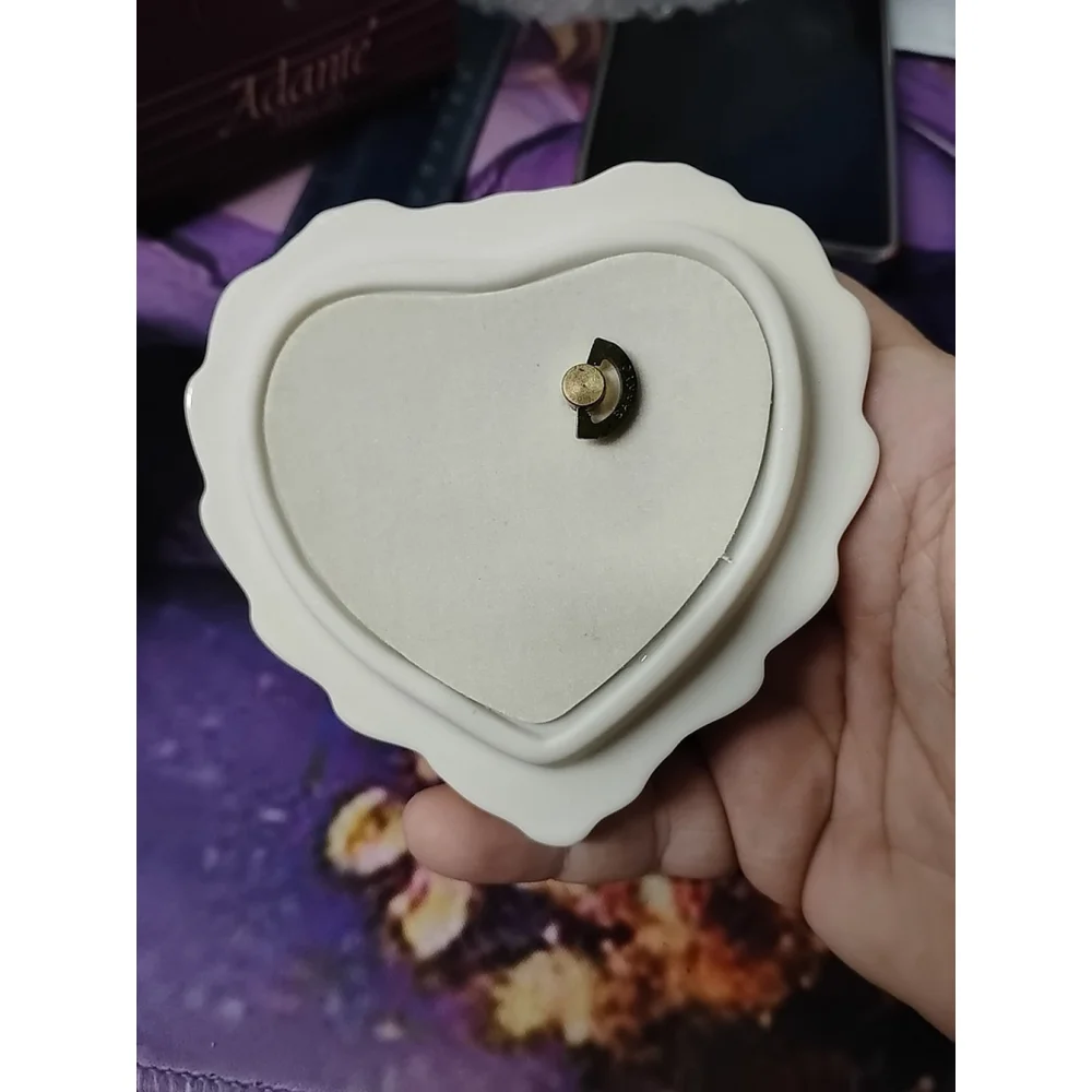 Ivory‎ Ceramic Gold Trim Covered Heart Shaped Trinket Jewelry Music Box 